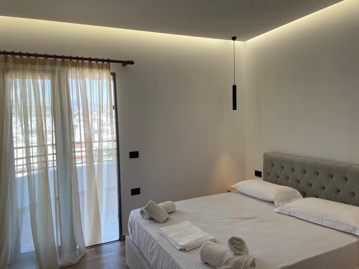Luxury Sea View Apartaments Sarandë Buitenkant foto
