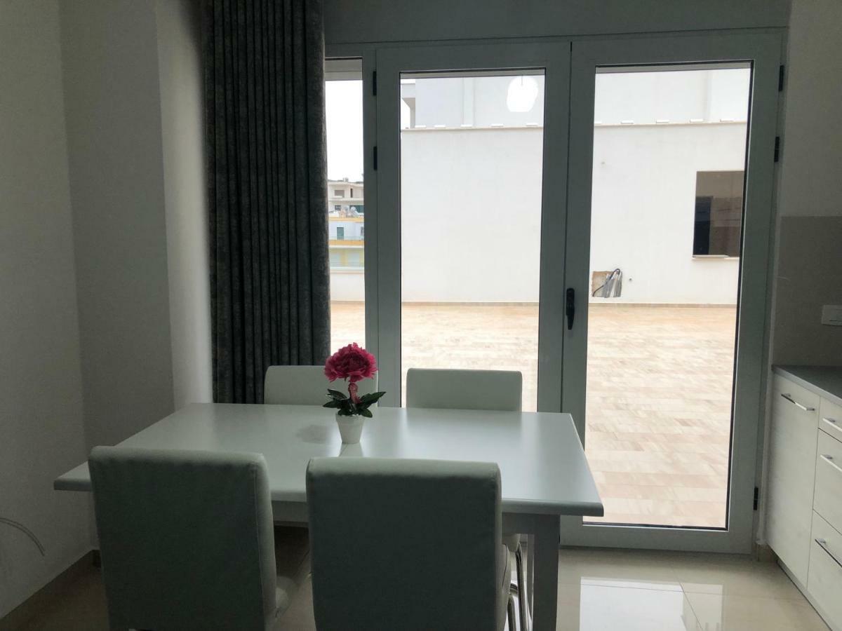 Luxury Sea View Apartaments Sarandë Buitenkant foto