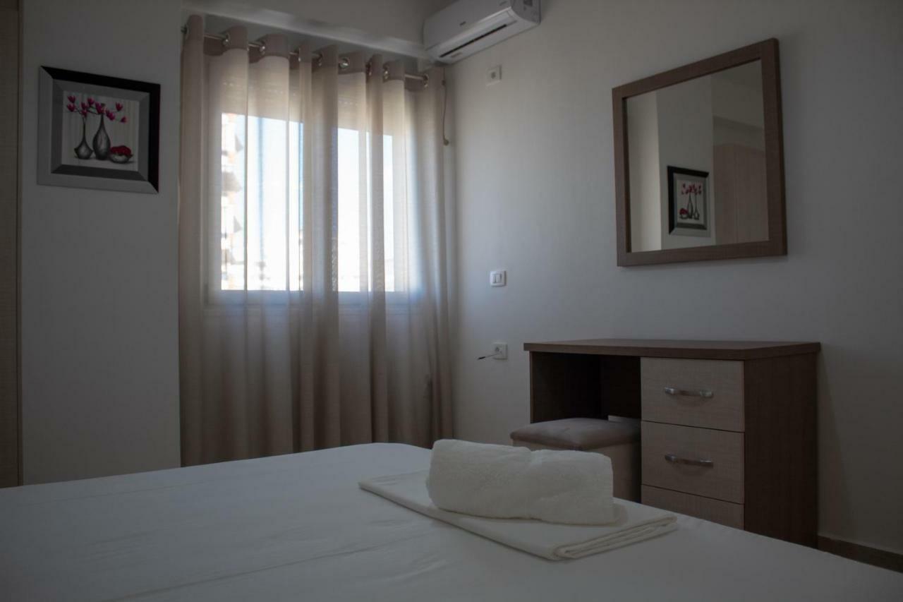 Luxury Sea View Apartaments Sarandë Buitenkant foto